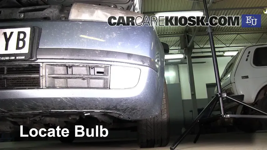 2004 Skoda Fabia Ten 1.2L 3 Cyl. Éclairage Feu antibrouillard (remplacer l'ampoule)